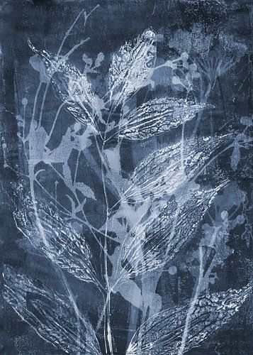 Bladeren en bloemen in indigo blauw.