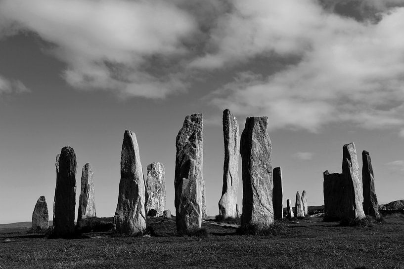Die Calanais Standing Stones sind eine Sammlung stehender Steine in der Nähe des Dorfes Calanais an der Westküste der Isle of Lewis, einer der Äußeren Hebriden Schottlands. von Rini Kools