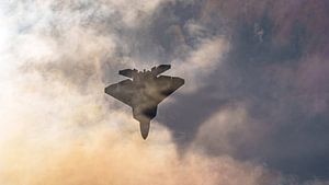 Lockheed Martin F-22 Raptor et son ombre.