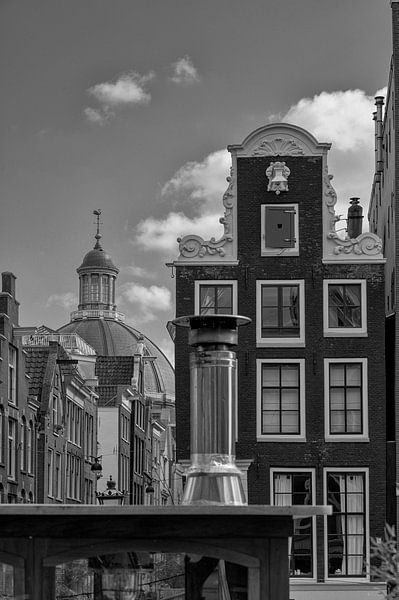 Doorkijkje vanaf de Herengracht van Foto Amsterdam/ Peter Bartelings