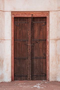 Old rustic brown door van butfirstsalt