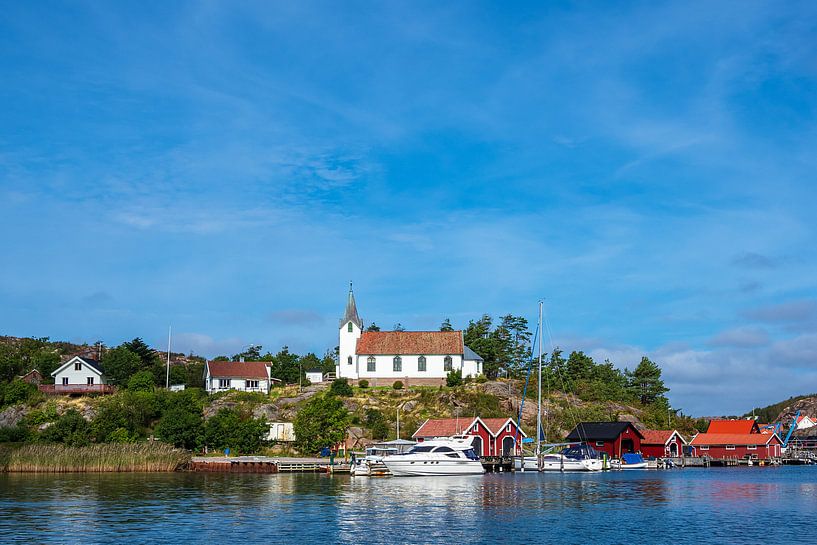 Gezicht op de stad Hamburgsund in Zweden van Rico Ködder