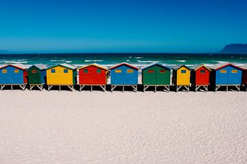 Muizenberg kleurrijke strand huisjes - Zuid Afrika reisfotografie print van Freya Broos