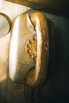 Stille lijn - Stoffige telefoon in een verlaten wereld van InfiniteArtLabs