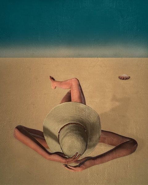 Strandmeisje van Leon Brouwer