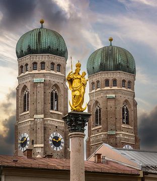 De Onze-Lieve-Vrouwekerk in München en de Mariazuil van ManfredFotos