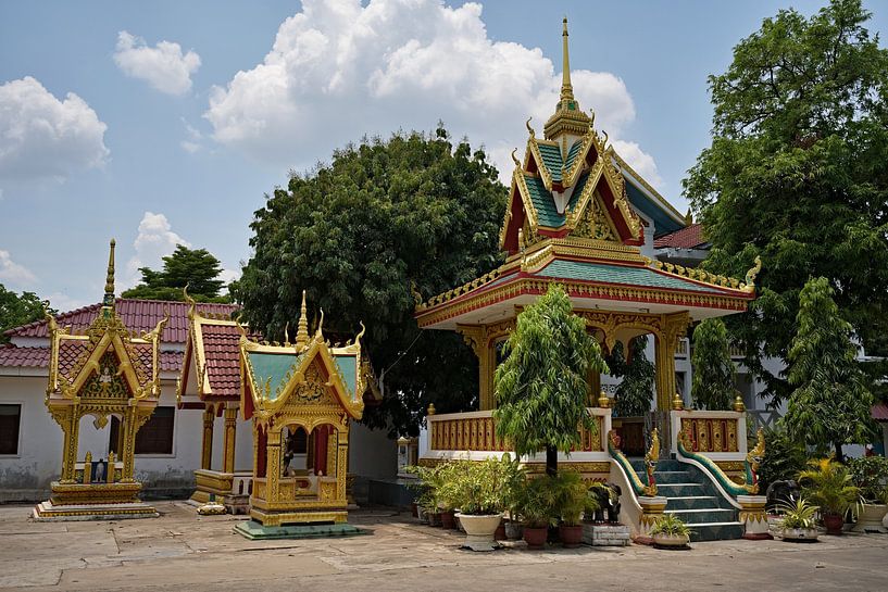 Between sky and gold, Wat Rattanalangsi by Frank Photos