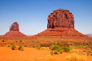MONUMENT VALLEY East Mitten Butte & Merrick Butte