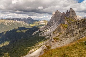 Seceda in the Dolomites. by Menno Schaefer