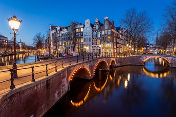 Amsterdam in de avond van OCEANVOLTA