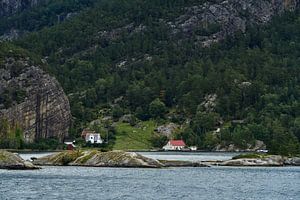 Kleine Inseln und Häuser am Lysefjord von Anja B. Schäfer