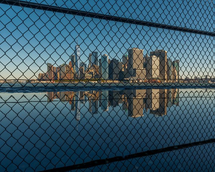 Manhattan - Verspiegelt und umzäunt von Teun Ruijters