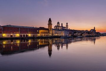 Passau, uitzicht vanaf de Prinzregenten-Luitpoldbrug bij zonsondergang