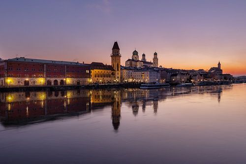 Passau, Blick von der Prinzregenten-Luitpold-Brücke zum Sonnenuntergang
