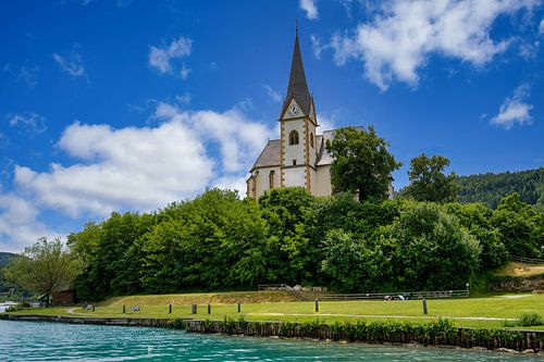 Uitzicht op de kerken van Maria Woerth aan de Woerthersee in Au