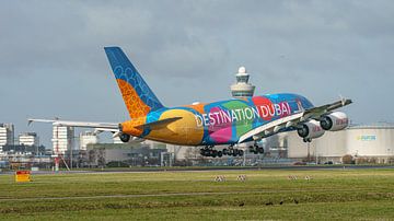 Emirates Airbus A380 mit Destination Dubai-Lackierung.