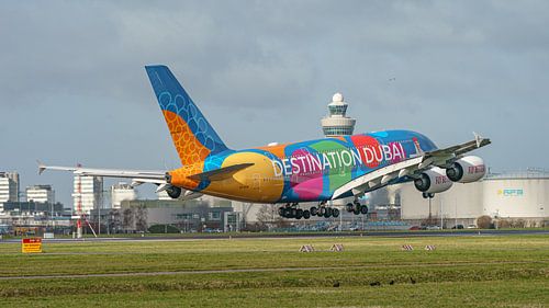 Emirates Airbus A380 mit Destination Dubai-Lackierung. von Jaap van den Berg