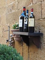 Du vin sur le mur