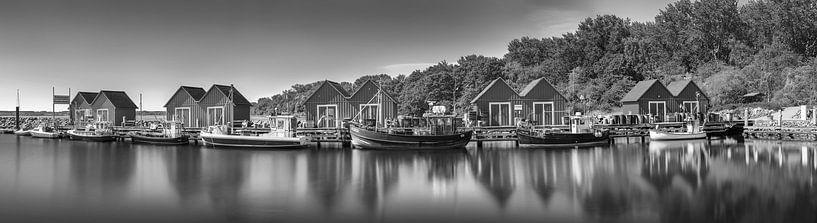 Fischereihafen von Boltenhagen an der Ostsee in schwarzweiß von Manfred Voss, Schwarz-weiss Fotografie
