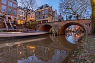 Utrecht Oudegracht Gaardbrug in de avond van Russcher Tekst & Beeld thumbnail