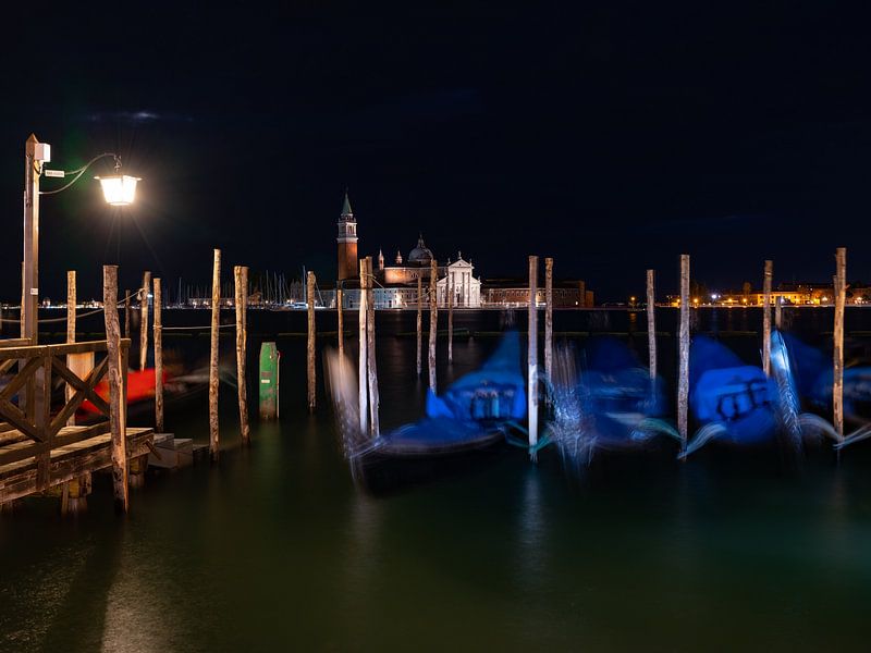 At night at St. Mark's Square by Andreas Müller