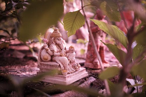 elephant statue at sculpture cemetery India