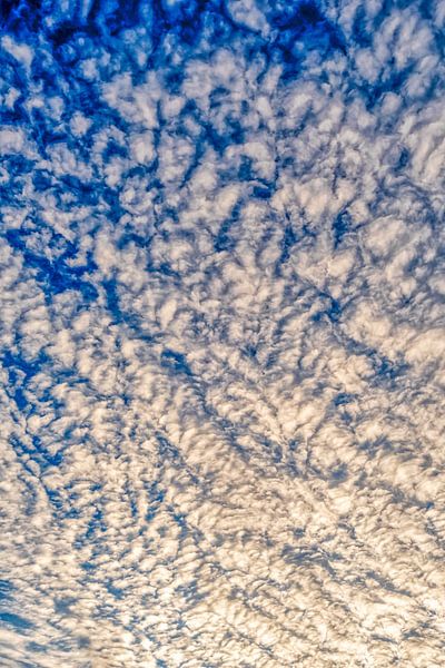 Sky with cloud formation by Dieter Walther