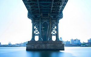 Manhattan Bridge - New York City van Marcel Kerdijk
