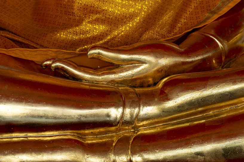 Gilded Buddha statue, Bhumispara-mudra, Buddha Gautama at the moment of enlightenment by Walter G. Allgöwer