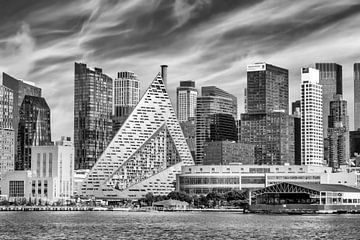 Hell's Kitchen skyline on the Hudson River in New York City | Monochrome