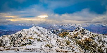 Besneeuwde bergen van de Highlands in Schotland