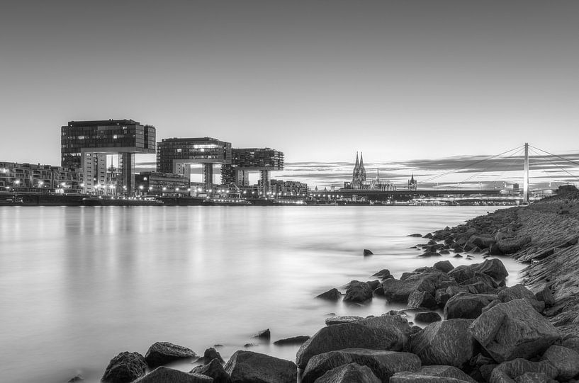 Cologne Skyline en noir et blanc par Michael Valjak