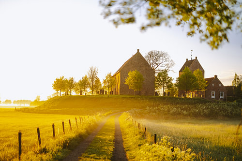 Ezinge, Groningue, Pays-Bas, au lever du soleil sur Marion Stoffels