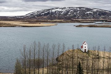 Kerkje in IJslands landschap