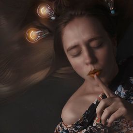 Einzigartige Ideen von neurodiversen Menschen - Frau mit Glühbirnen in ihr | Inspirierende Kunst von Elianne van Turennout