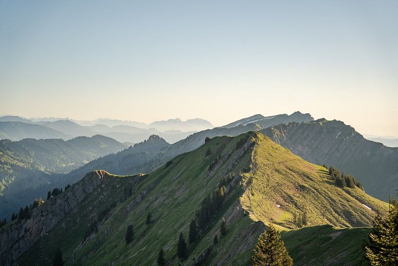 Vue sur le Hochgrat et le Säntis depuis la chaîne de Nagelfluh par Leo Schindzielorz