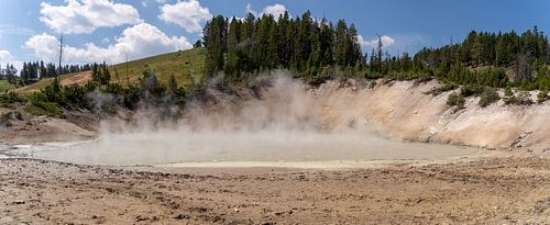 Source thermale dans le parc national de Yellowstone, États-Unis