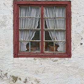 Fenster eines Bauernhauses von Heiko Kueverling