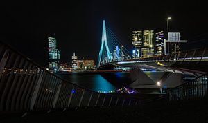 Schöne Skyline von Rotterdam bei Nacht von Chihong