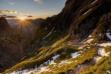 Zonsondergang in de Dolomieten in het Rosengartenmassief (Catinaccio)
