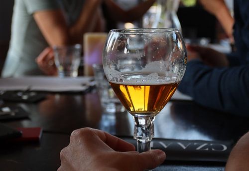 Leffe Blond in een bruin café