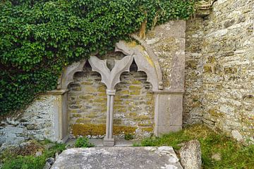 Ruines de l'église médiévale de Kilmacreehy avec cimetière