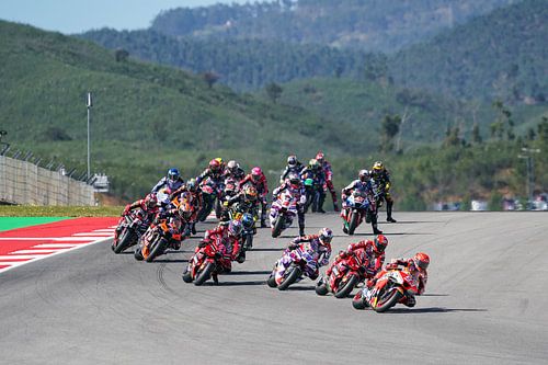 Start of the MotoGP Sprint race