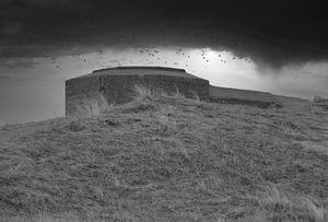 Bunker auf Texel in schwarz-weiß.