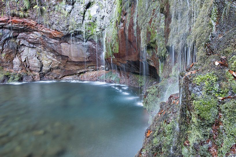 Een van de mooiste Levada wandelingen in Madeira is die naar de 25 Fontes en de Risco waterval. van Robinotof