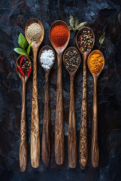 Cuillères en bois avec épices par Art & Soul Creations
