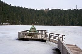 Vereister Mummelsee im Winter im Schwarzwald von creativcontent