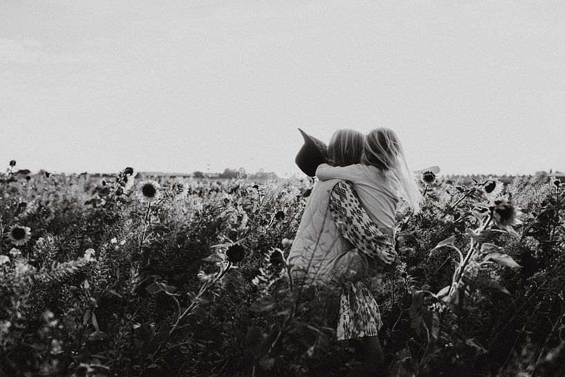 Love between sisters - Photography by Linn Fotografie