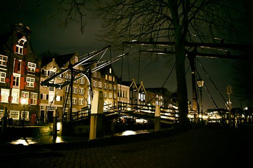 Damiatebrug bij nacht