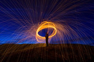 Brandende vuur cirkel, circle of fire van Corrine Ponsen